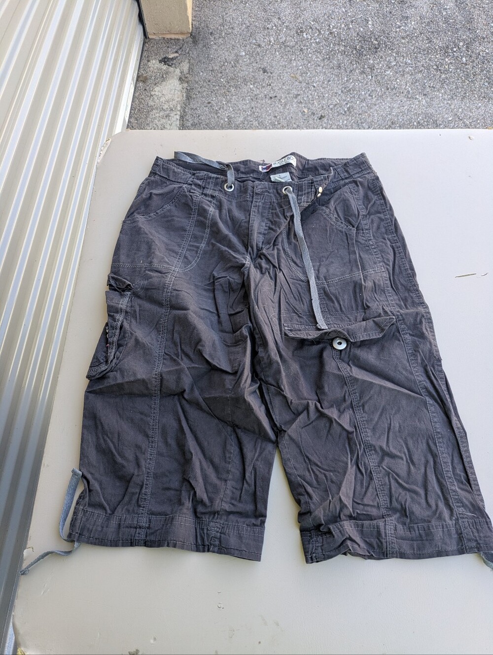 Bugle boy for her size large capris pants